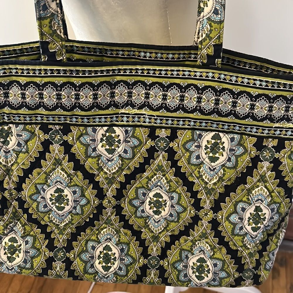 Vera Bradley green navy paisley shoulder bag 14” X  10” w/ matching card holder - Picture 7 of 12